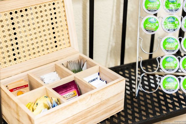 8410 Oak Fence, San Antonio, TX 78251