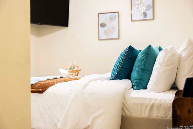 8410 Oak Fence, San Antonio, TX 78251