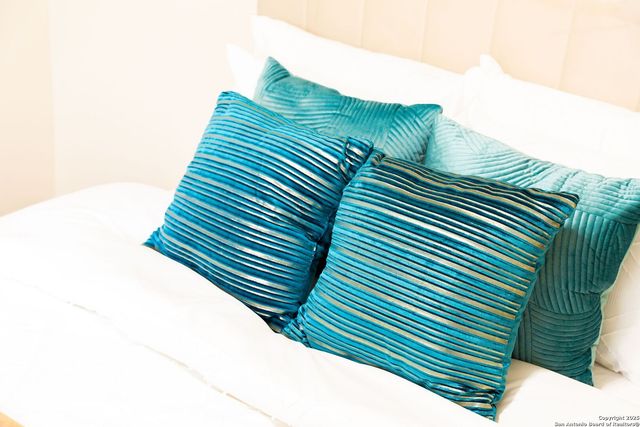 8410 Oak Fence, San Antonio, TX 78251