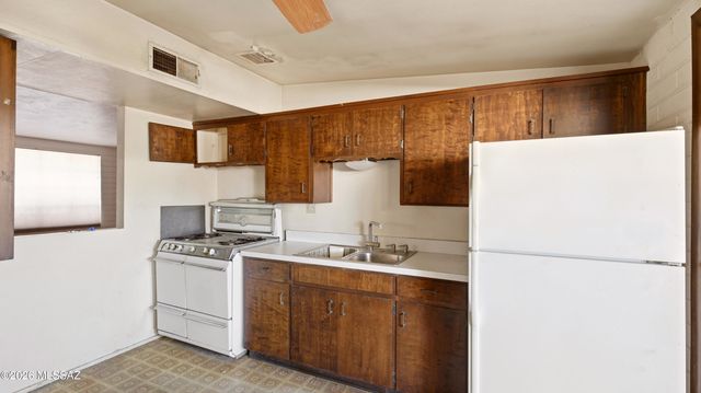 613 W Calle Siglo, Tucson, AZ 85705
