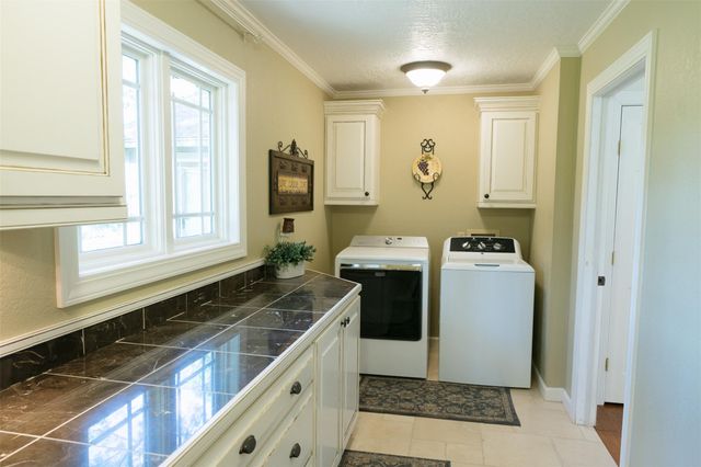 248 JZJ LN, La Grange, TX 78945