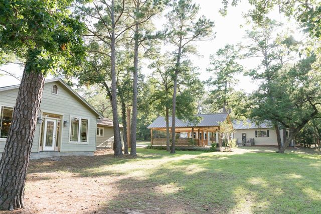 248 JZJ LN, La Grange, TX 78945