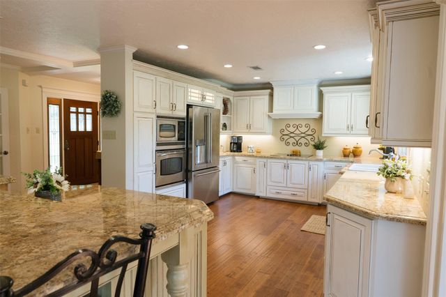 248 JZJ LN, La Grange, TX 78945