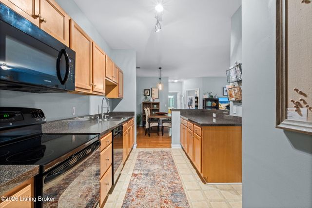 9606 Preston Spring Dr 104, Louisville, KY 40229