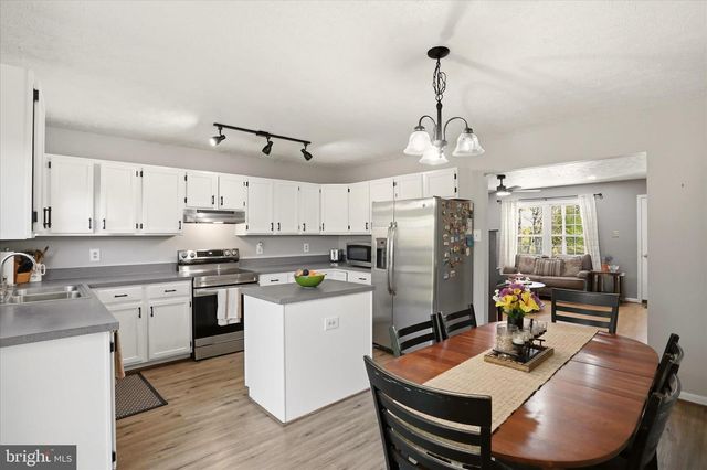 380 GRANNY SMITH RD, Linden, VA 22642