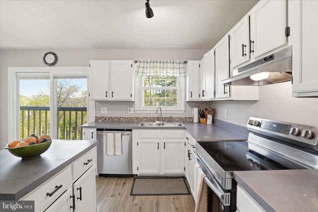 380 GRANNY SMITH RD, Linden, VA 22642