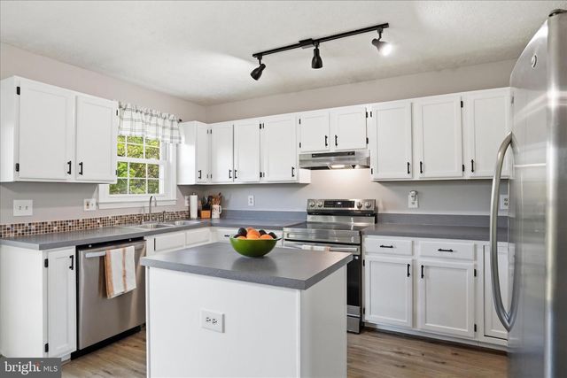 380 GRANNY SMITH RD, Linden, VA 22642