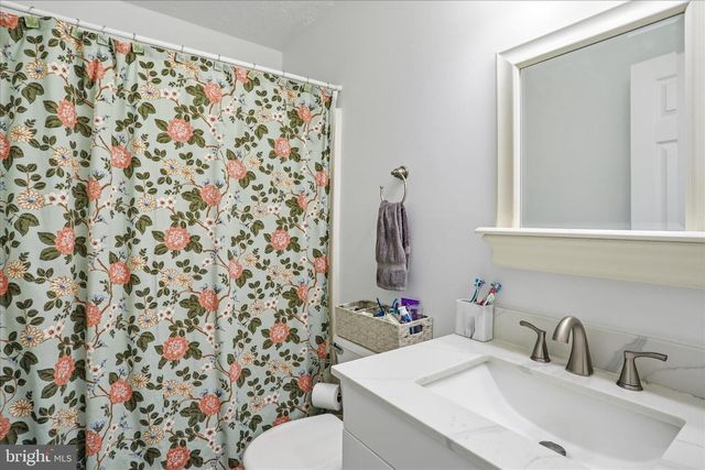 380 GRANNY SMITH RD, Linden, VA 22642