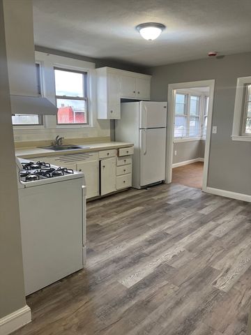 8 Wakefield Ave 3L, Wakefield, MA 01880