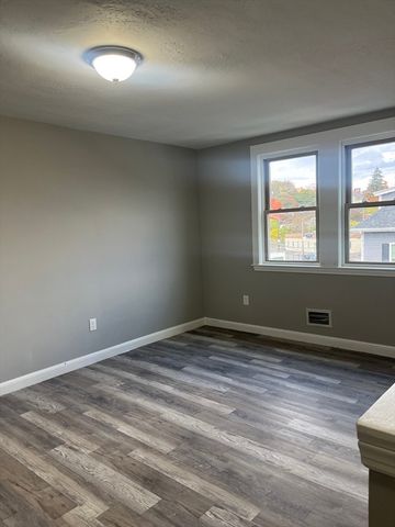 8 Wakefield Ave 3L, Wakefield, MA 01880