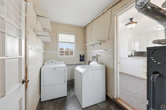 2116 SW Plass AVE, Topeka, KS 66611