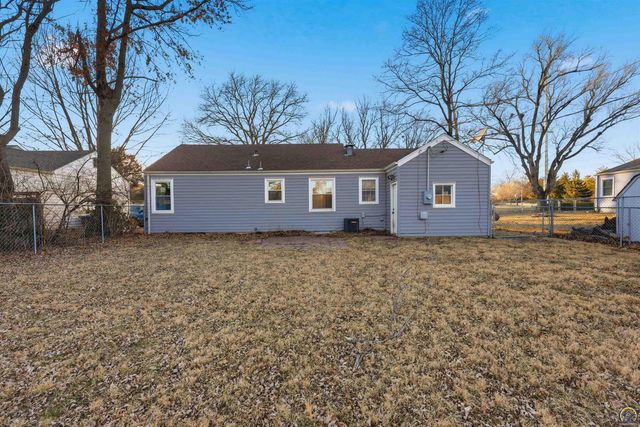 2116 SW Plass AVE, Topeka, KS 66611