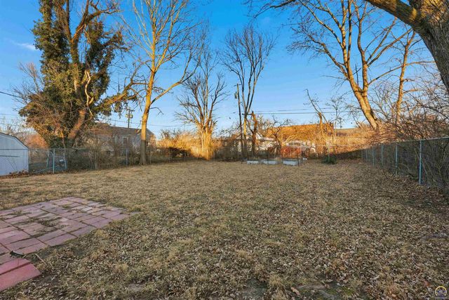 2116 SW Plass AVE, Topeka, KS 66611