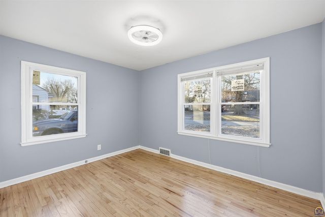 2116 SW Plass AVE, Topeka, KS 66611