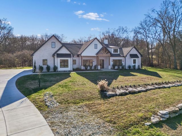 542 Cumberland Hills Dr, Hendersonville, TN 37075