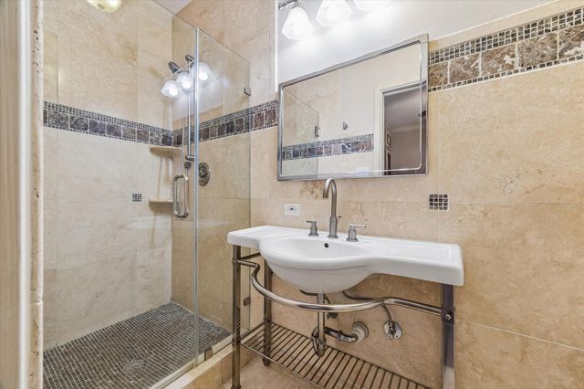 6 Pembrook Court, Bellaire, TX 77401