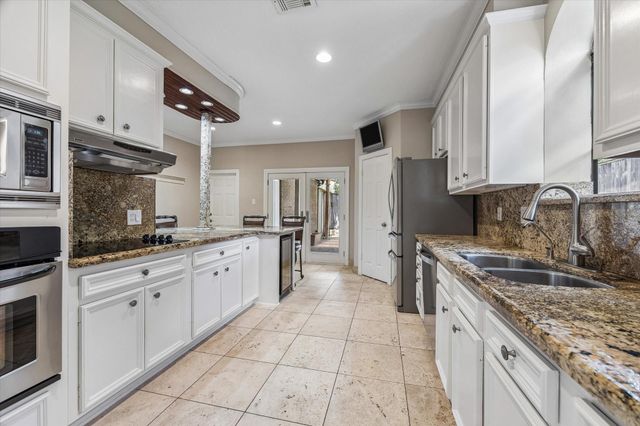 6 Pembrook Court, Bellaire, TX 77401