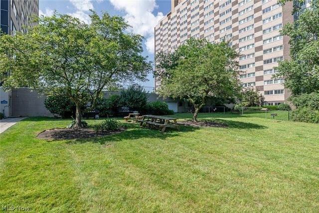 12520 Edgewater Drive 1609, Lakewood, OH 44107