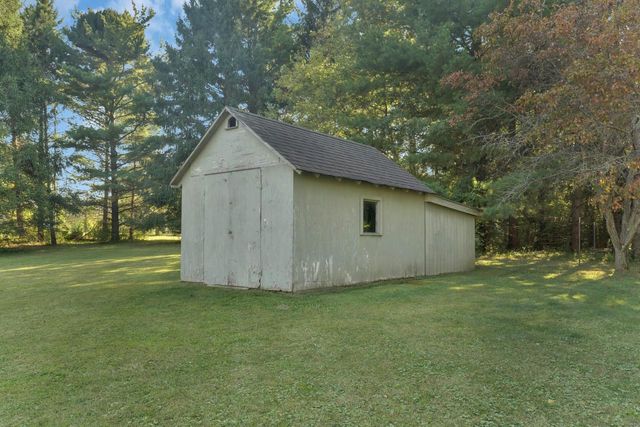 N8640 Stringers Bridge ROAD, East Troy, WI 53120