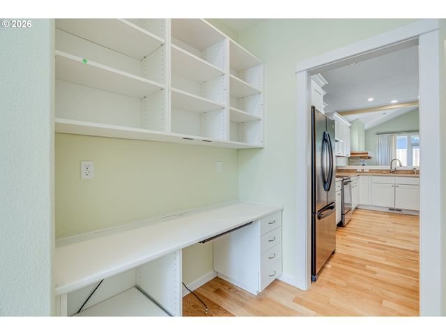 15639 Nw RYEGRASS St, Portland, OR 97229
