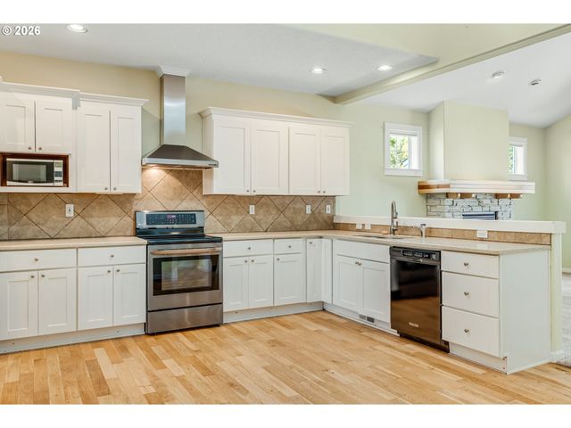 15639 Nw RYEGRASS St, Portland, OR 97229