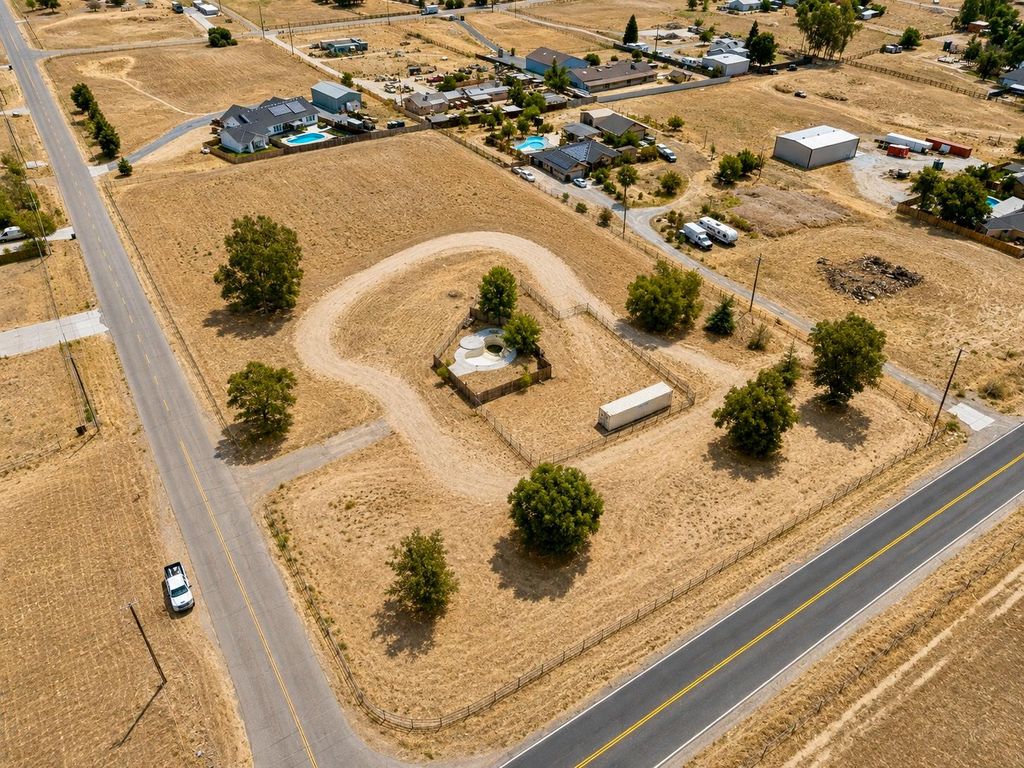 Image 1 of property listing at 36058 Avenue 17 1/2, Madera, CA 93636
