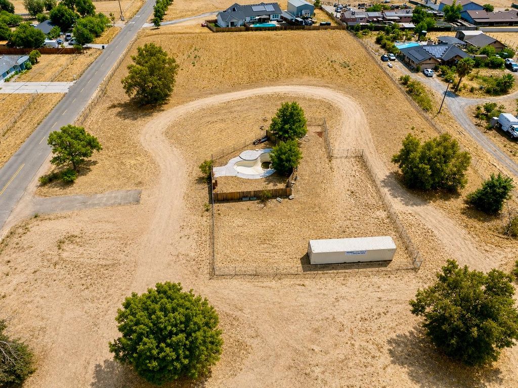 Image 3 of property listing at 36058 Avenue 17 1/2, Madera, CA 93636