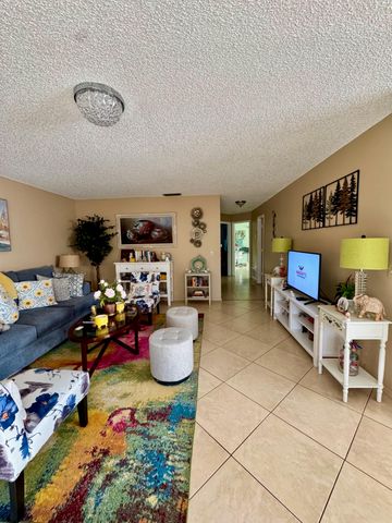 12 Lake Vista Trl Apt 201, Port St Lucie, FL 34952