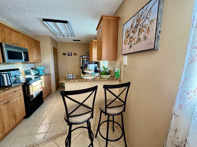 12 Lake Vista Trl Apt 201, Port St Lucie, FL 34952