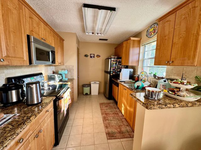 12 Lake Vista Trl Apt 201, Port St Lucie, FL 34952