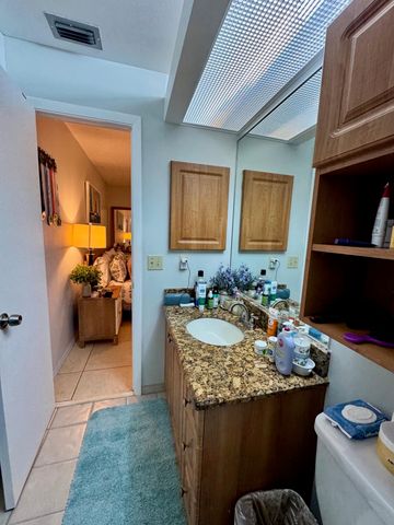 12 Lake Vista Trl Apt 201, Port St Lucie, FL 34952