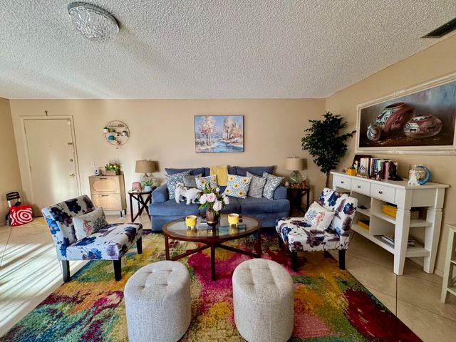 12 Lake Vista Trl Apt 201, Port St Lucie, FL 34952