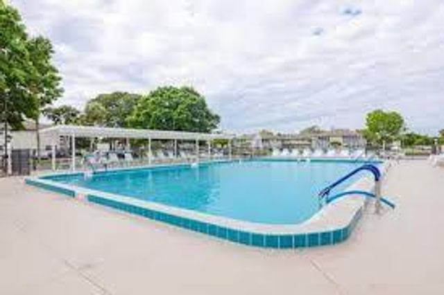 12 Lake Vista Trl Apt 201, Port St Lucie, FL 34952