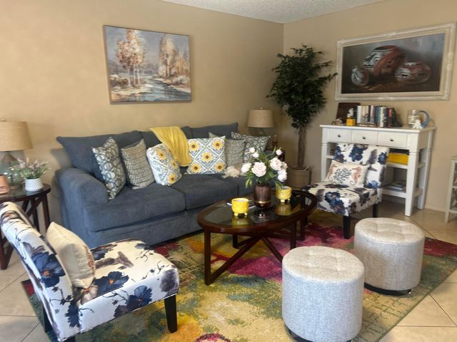 12 Lake Vista Trl Apt 201, Port St Lucie, FL 34952