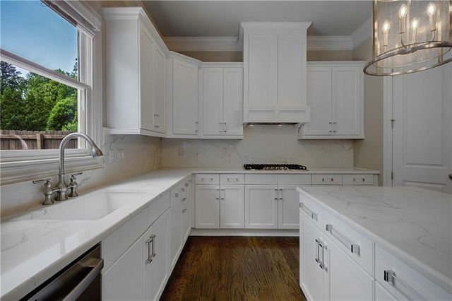 940 Lake Charles Drive, Roswell, GA 30075