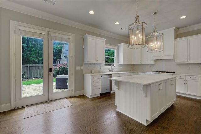 940 Lake Charles Drive, Roswell, GA 30075