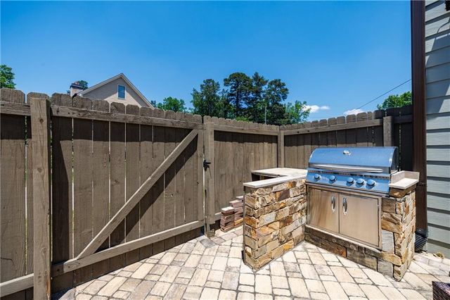 940 Lake Charles Drive, Roswell, GA 30075