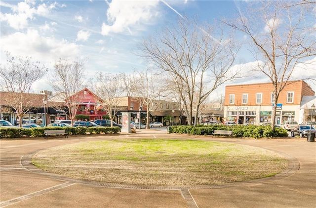 940 Lake Charles Drive, Roswell, GA 30075