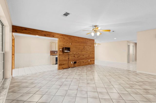 311 Peppertree, Village Mills, TX 77663