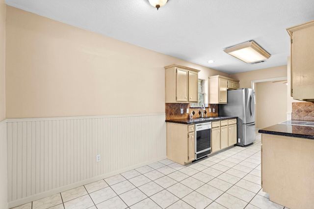 311 Peppertree, Village Mills, TX 77663