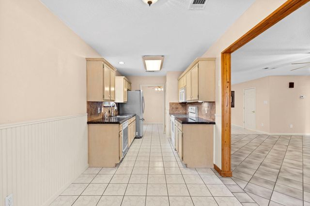 311 Peppertree, Village Mills, TX 77663