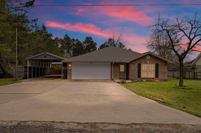 311 Peppertree, Village Mills, TX 77663
