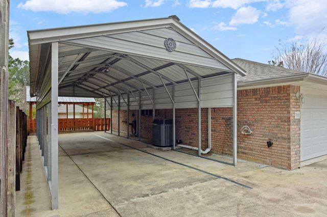 311 Peppertree, Village Mills, TX 77663