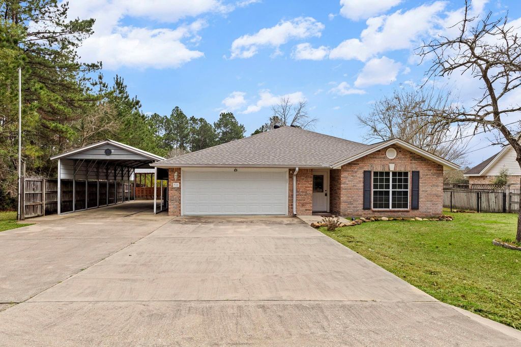 311 Peppertree, Village Mills, TX 77663
