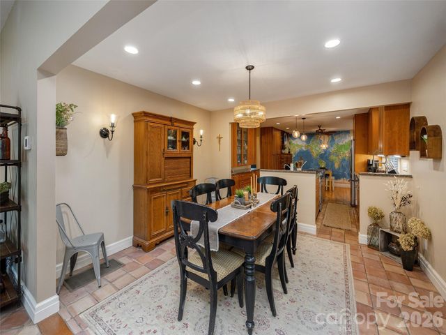 275 S Rugby Road, Hendersonville, NC 28791