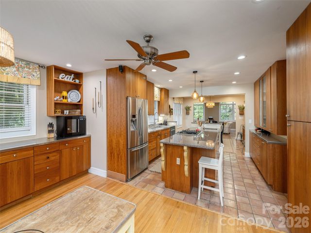 275 S Rugby Road, Hendersonville, NC 28791