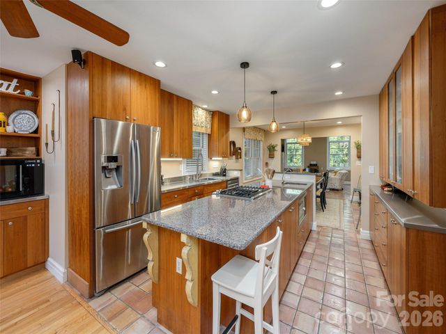 275 S Rugby Road, Hendersonville, NC 28791