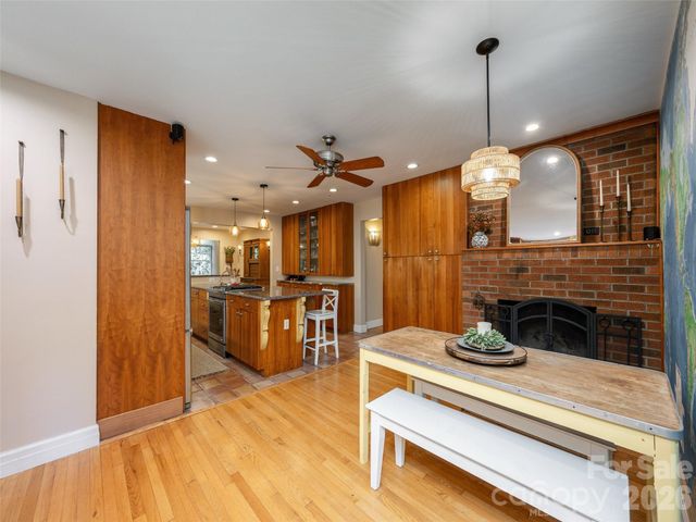 275 S Rugby Road, Hendersonville, NC 28791