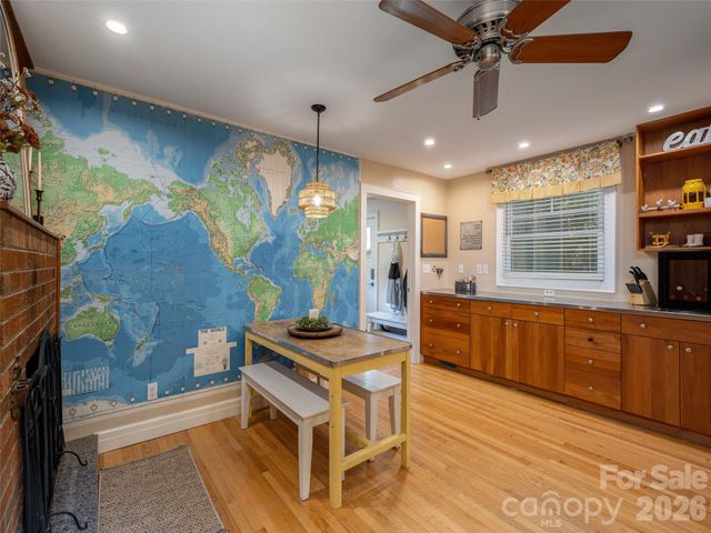 275 S Rugby Road, Hendersonville, NC 28791