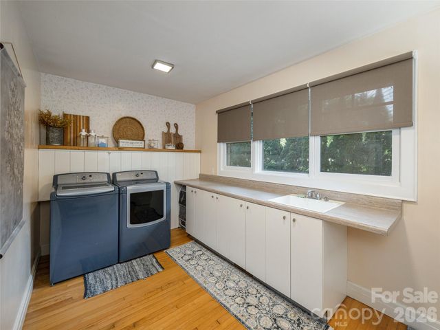 275 S Rugby Road, Hendersonville, NC 28791